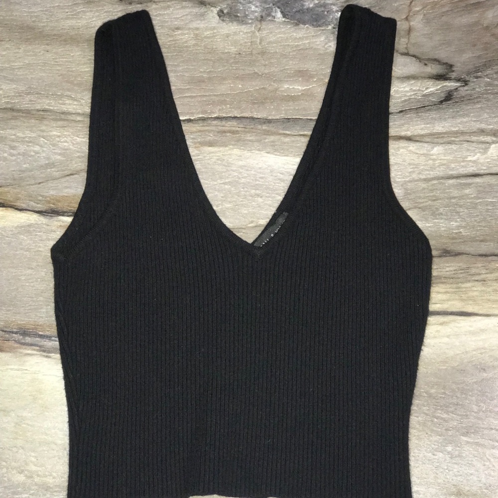 Kendall & Kylie crop